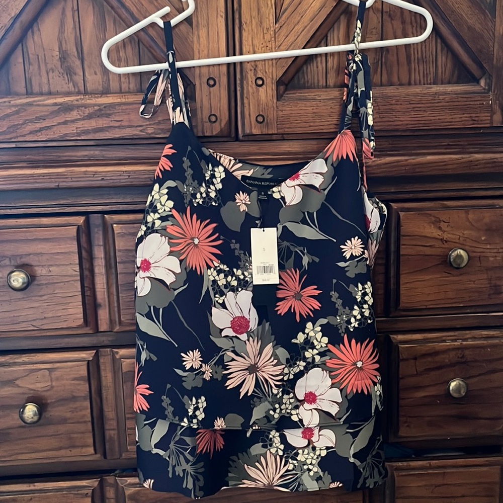 NWT Banana Republic tiered flowy top